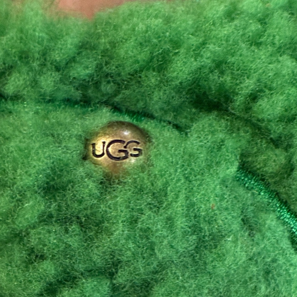 UGG Women size 38 Green Fuzzy Slippers. Rare. Imported. Unworn - Picture 5 of 13